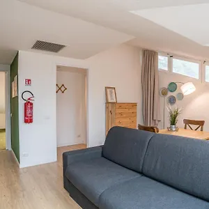 Center Apartments! Como